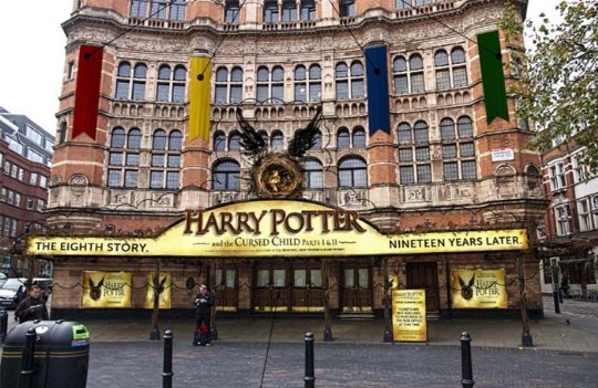 Harry Potter a prokleté dítě je poslední díl kultovní série, který vyjde letos v září.